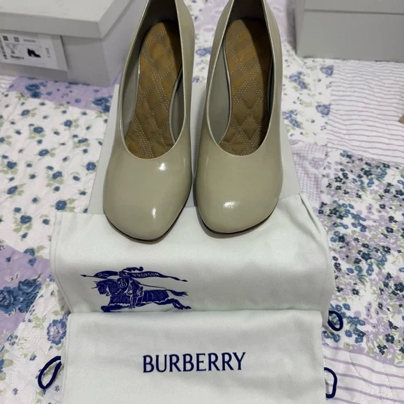 Burberry Classic Sage Green Heels